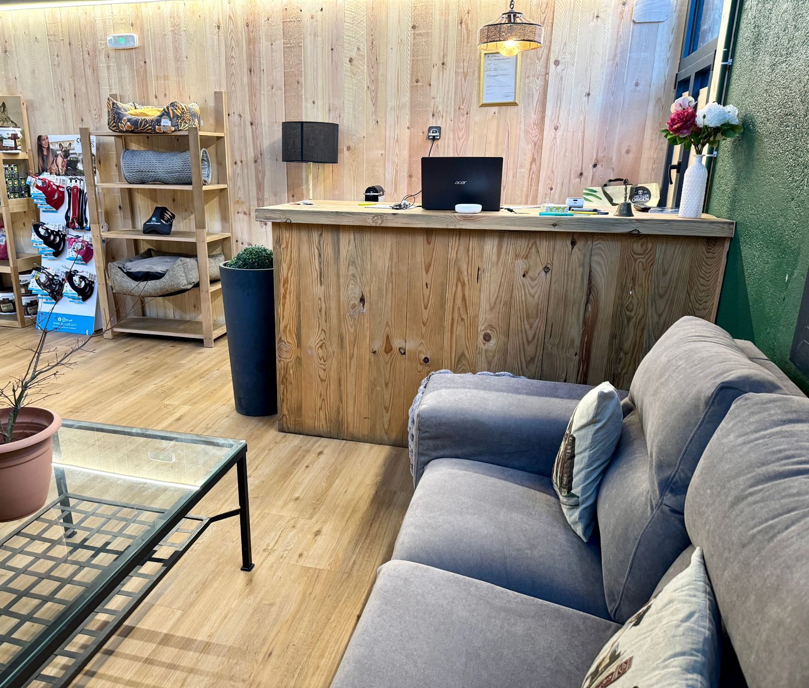 Recepción y tienda